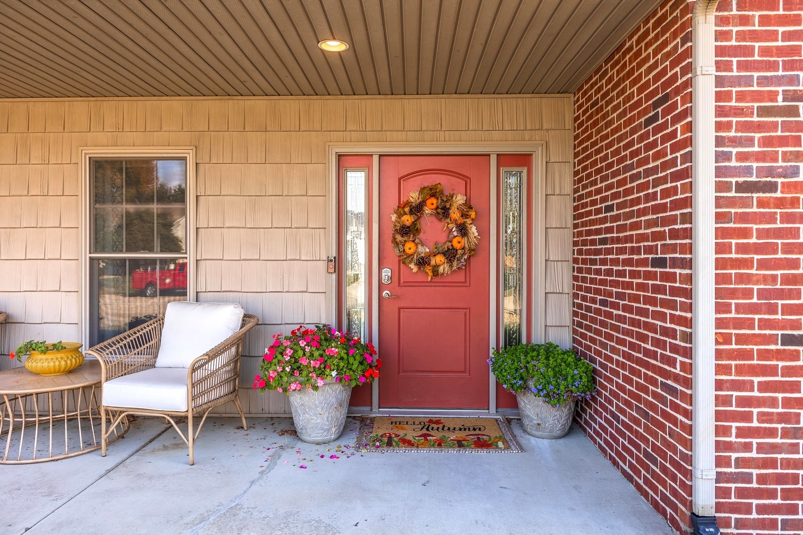 36 Lone Oak Court Bloomington, IL 61705 - Photo 4 of 63 a view of a porch with dining table and chairs and potted plants