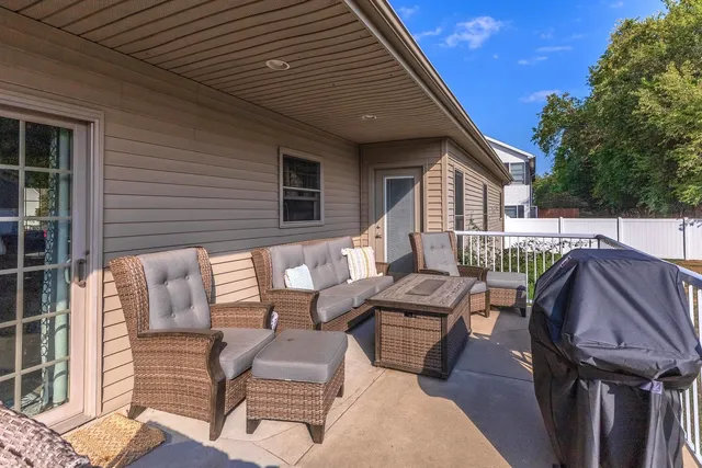 $430,000 | 36 Lone Oak Court, Bloomington, IL 61705