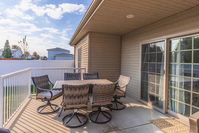 $430,000 | 36 Lone Oak Court, Bloomington, IL 61705