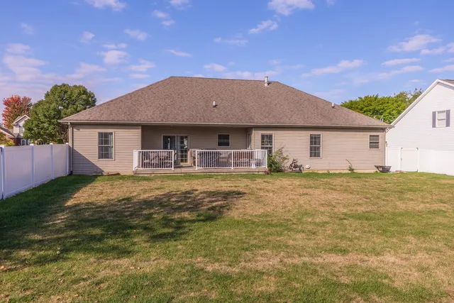 $430,000 | 36 Lone Oak Court, Bloomington, IL 61705