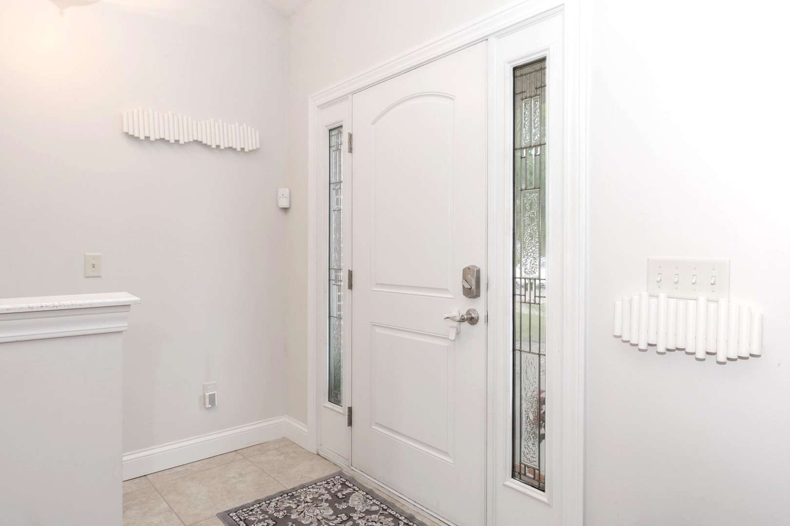 36 Lone Oak Court Bloomington, IL 61705 - Photo 5 of 63 a bathroom with a shower