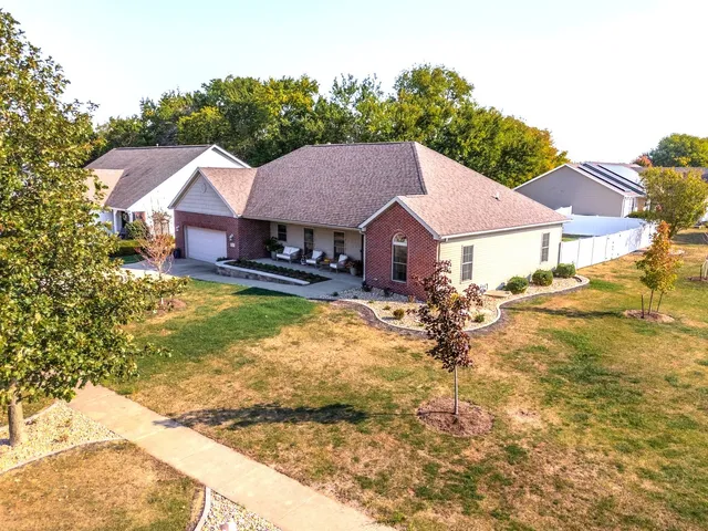 $430,000 | 36 Lone Oak Court, Bloomington, IL 61705