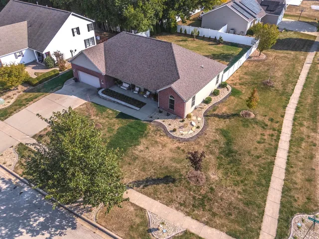 $430,000 | 36 Lone Oak Court, Bloomington, IL 61705