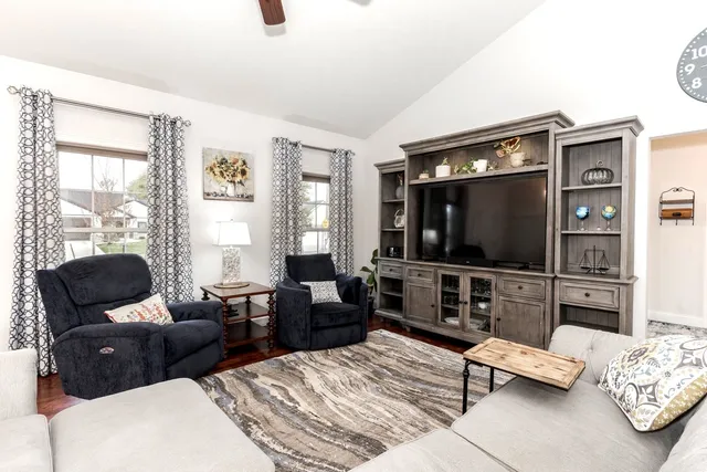 $430,000 | 36 Lone Oak Court, Bloomington, IL 61705