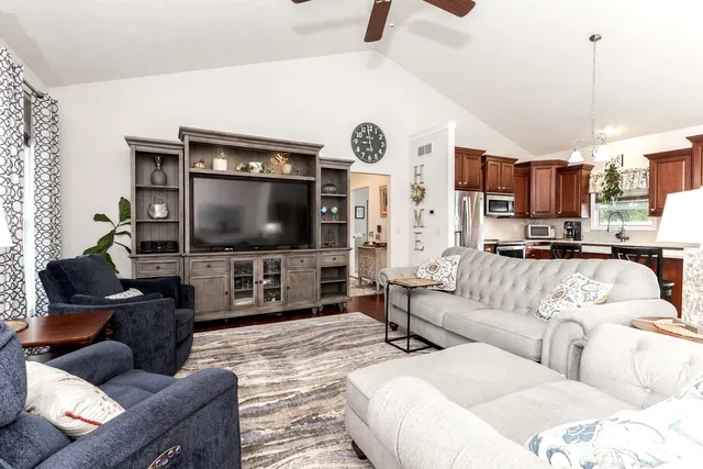 $430,000 | 36 Lone Oak Court, Bloomington, IL 61705