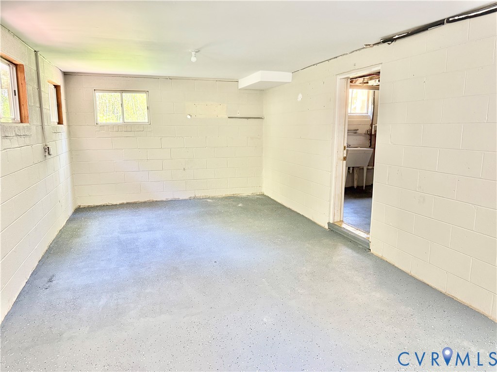 7335 Cherokee Road Richmond, VA 23225 - Photo 24 of 30 an empty room with windows and entrance to other room