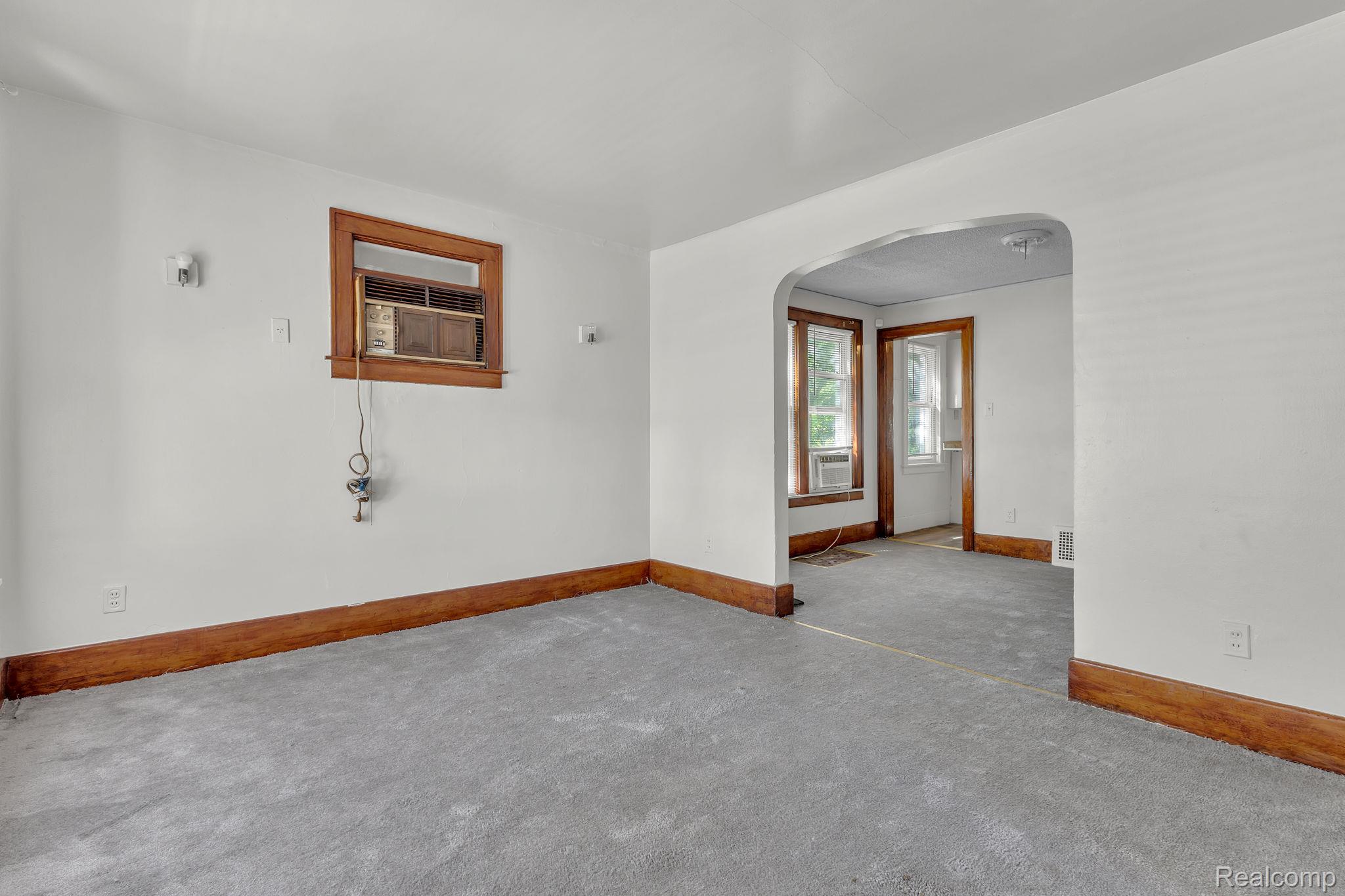 4877 Maynard Street Detroit, MI 48215 - Photo 5 of 41 10-web-or-mls-FZ3A6776.jpg