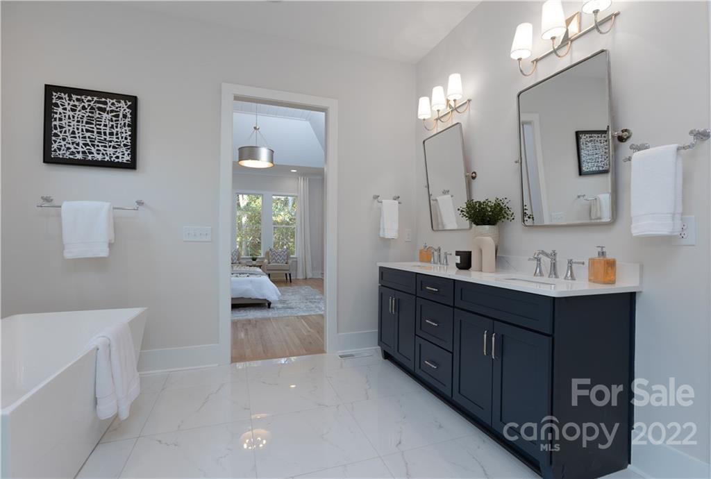 7209 Ramsgate Road Charlotte, NC 28270 - Photo 27 of 41 a bathroom with a tub a sink and mirror