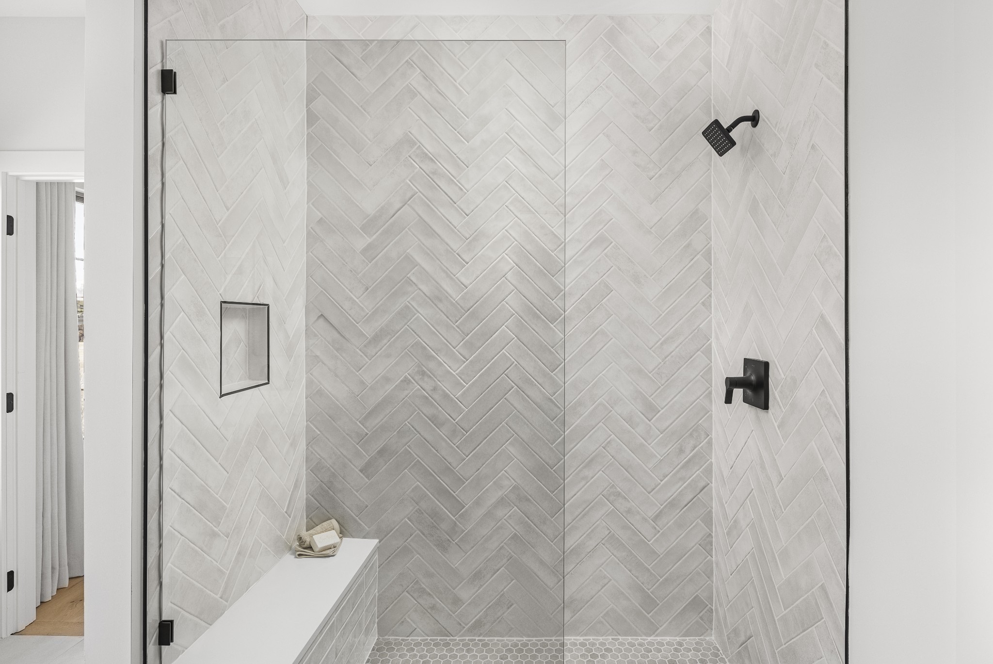 2615 Wilkinson Pike, Unit 12A Murfreesboro, TN 37129 - Photo 17 of 24 a bathroom with a shower