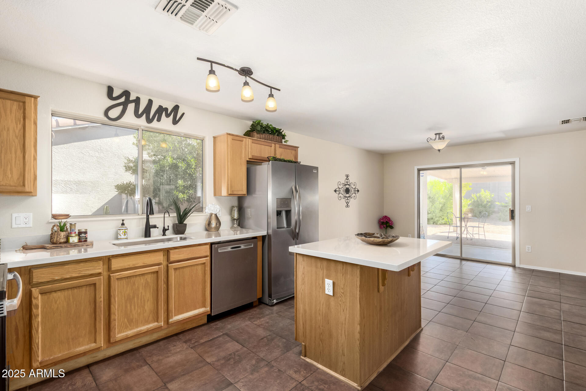 1547 West Apollo Road Phoenix, AZ 85041 - Photo 5 of 35 16 - Apollo