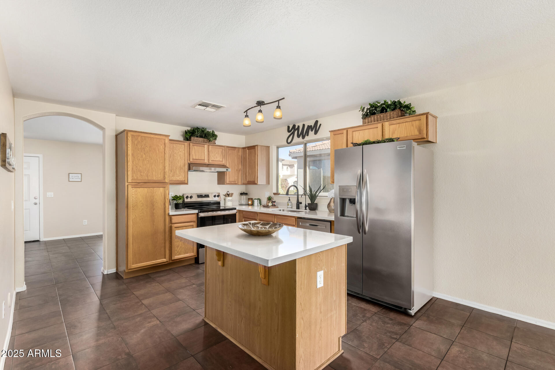 1547 West Apollo Road Phoenix, AZ 85041 - Photo 6 of 35 17 - Apollo
