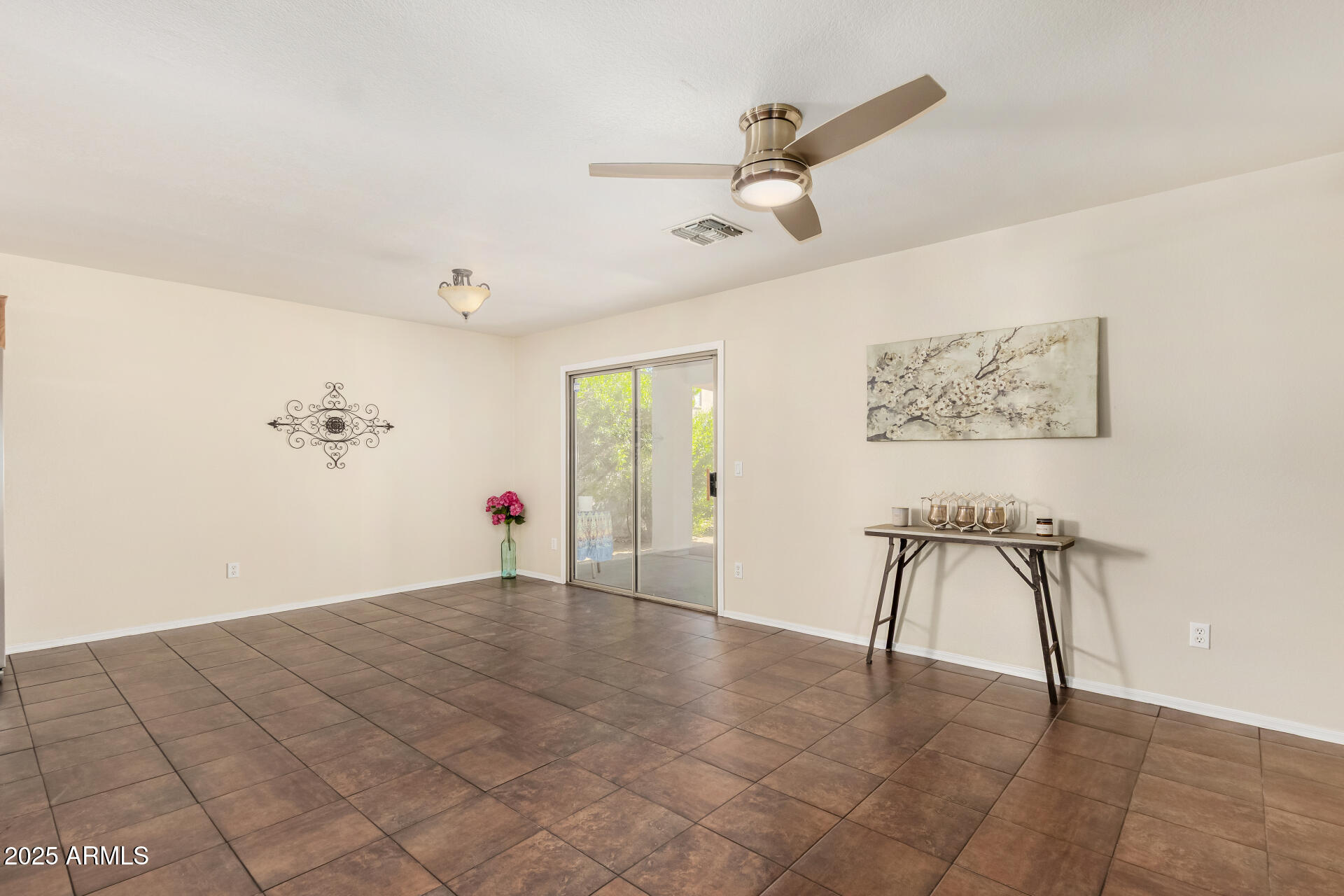 1547 West Apollo Road Phoenix, AZ 85041 - Photo 9 of 35 08 - Apollo