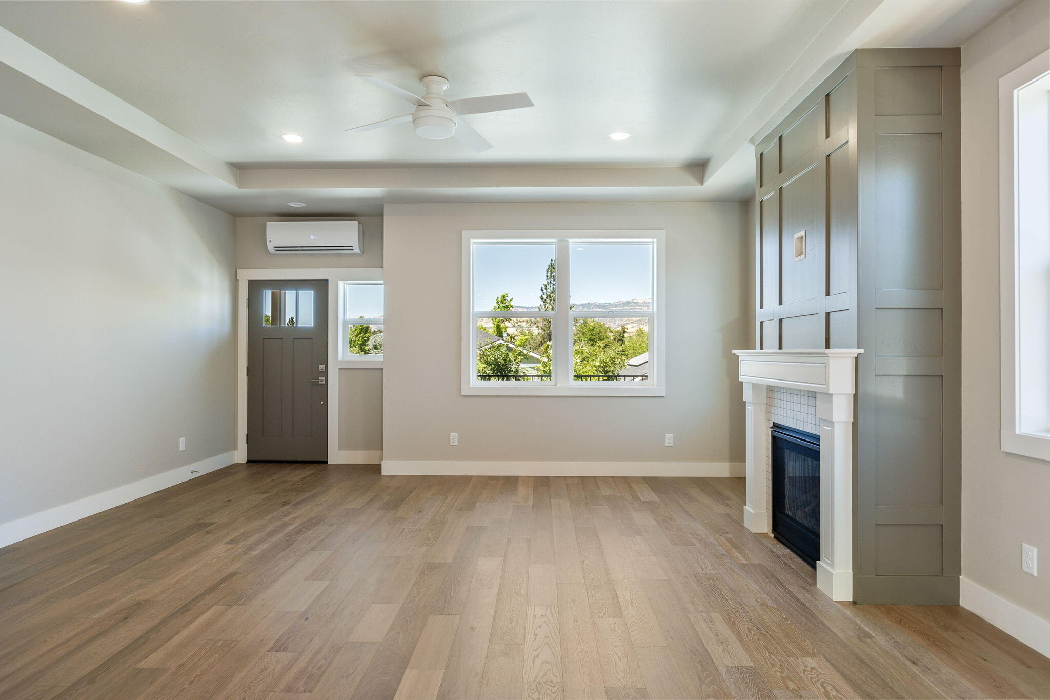 364 Randy Street Ashland, OR 97520 - Photo 11 of 46 Living Area