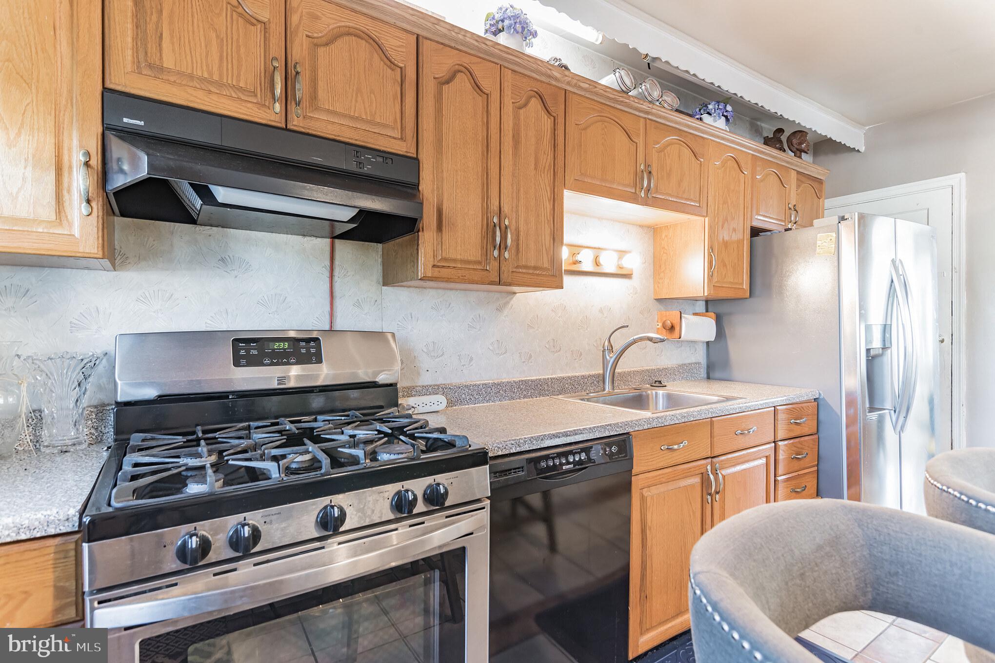 4205 Roland View Avenue Baltimore, MD 21215 - Photo 4 of 25