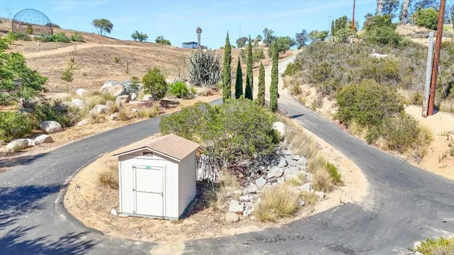 a view of a yard with plants