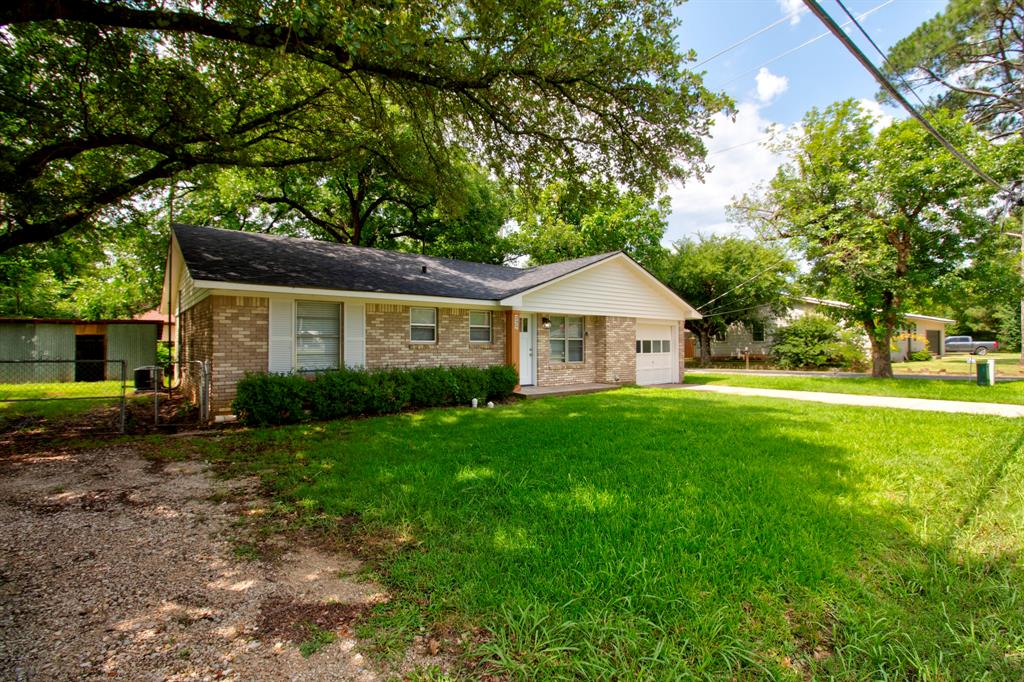 327 West McKinney Street Pilot Point, TX 76258 - Photo 3 of 29