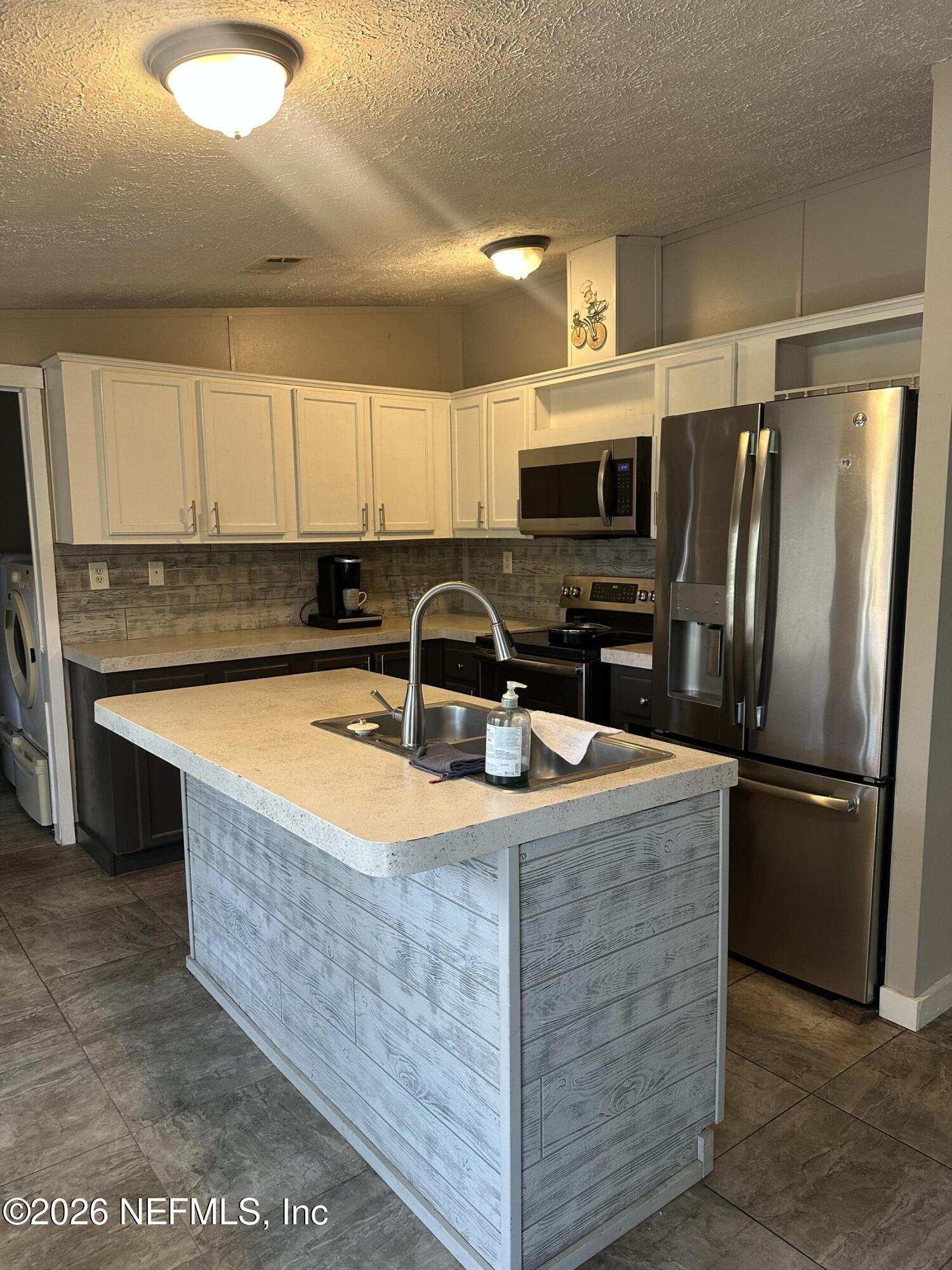 101 West Strickland Road Interlachen, FL 32148 - Photo 23 of 33 kitchen