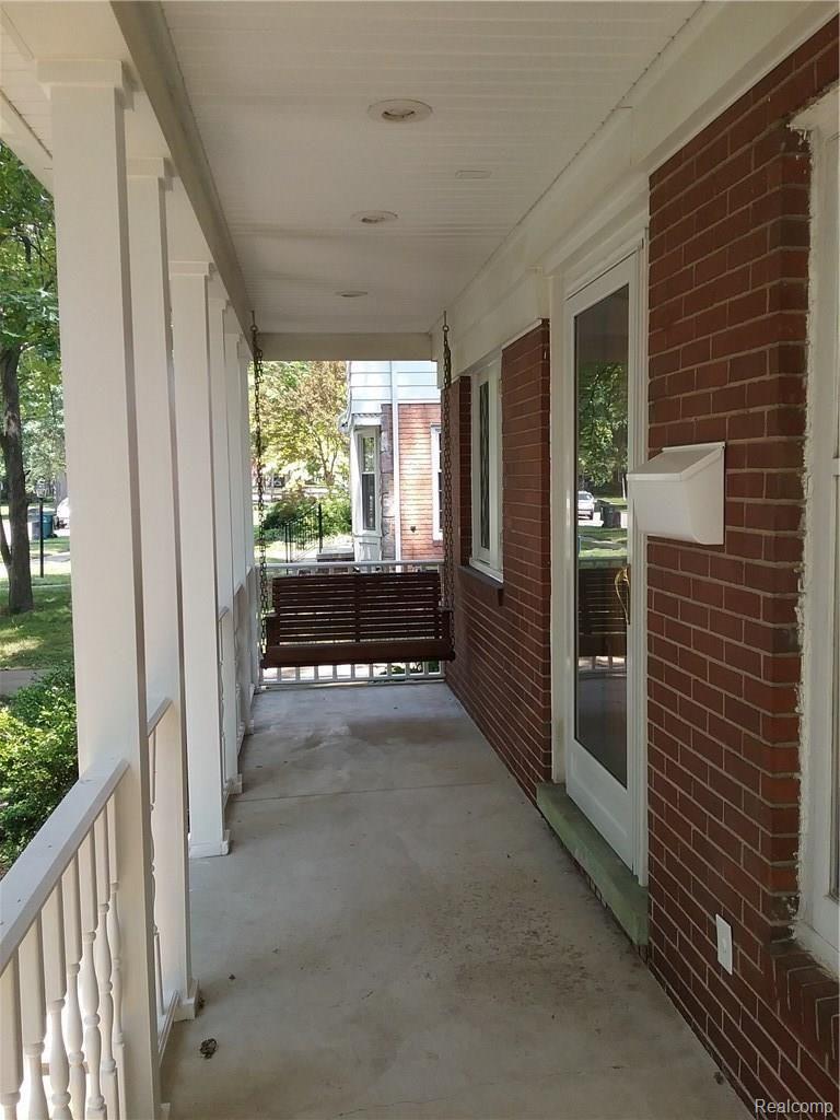 3878 Cumberland Road Berkley, MI 48072 - Photo 2 of 51 plantation style porch.jpg