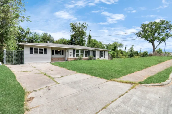 $2,400 | 3743 Odin Court, Houston, TX 77021