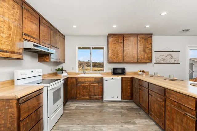 $725,000 | 2735 Little Oak Lane, Rescue, CA 95672