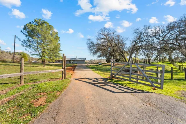 $725,000 | 2735 Little Oak Lane, Rescue, CA 95672