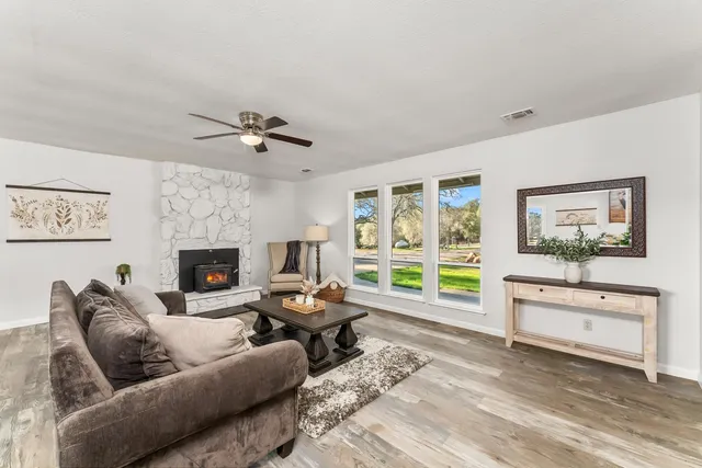 $725,000 | 2735 Little Oak Lane, Rescue, CA 95672