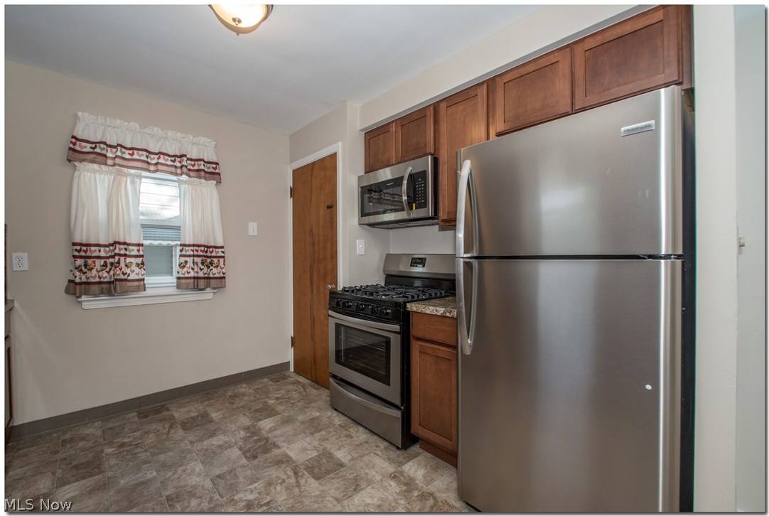 5016 South Barton Road Cleveland, OH 44124 - Photo 17 of 33