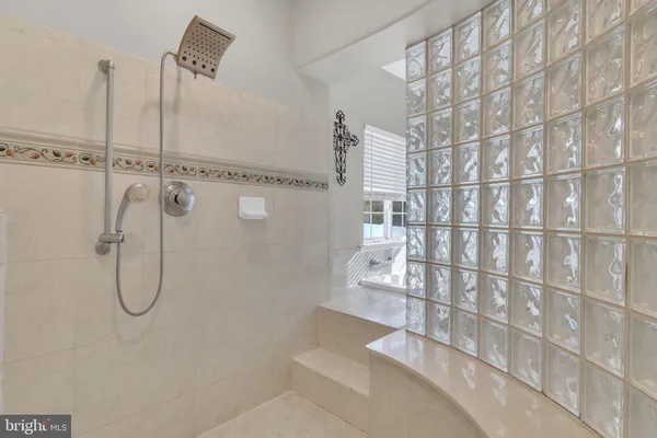 a picture of a wall with a white and white on the wall