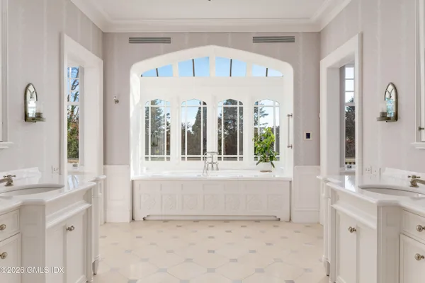 $24,900,000 | 44-40 Mayo Avenue, Greenwich, CT 06830