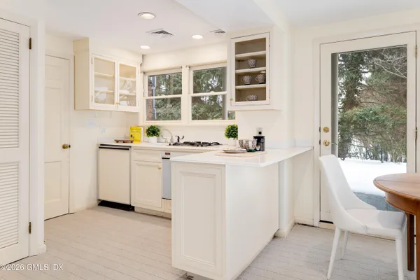 $24,900,000 | 44-40 Mayo Avenue, Greenwich, CT 06830