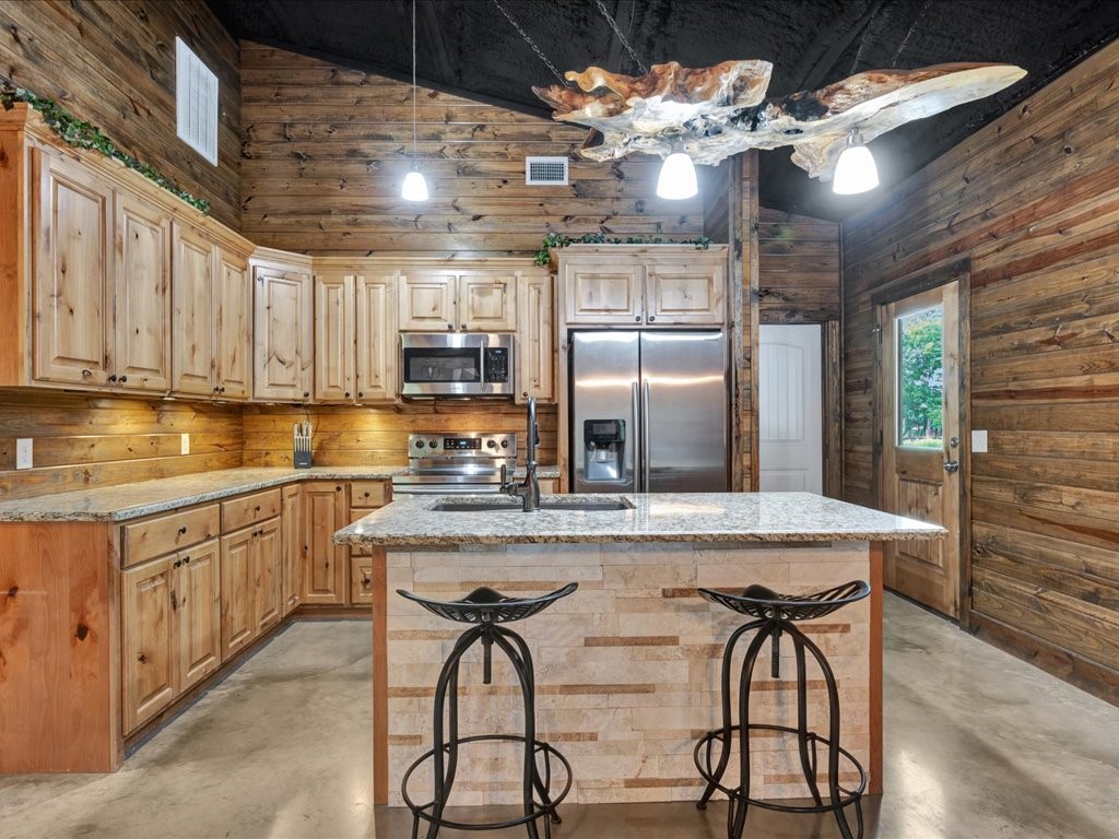 3335 Bethlehem Road Lufkin, TX 75904 - Photo 18 of 50 a kitchen with stainless steel appliances granite countertop a sink and cabinets