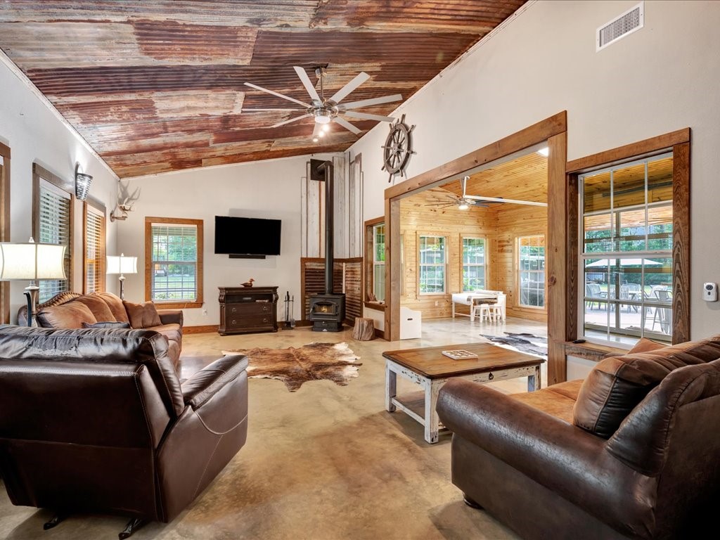 3335 Bethlehem Road Lufkin, TX 75904 - Photo 21 of 50 a living room with furniture and a flat screen tv
