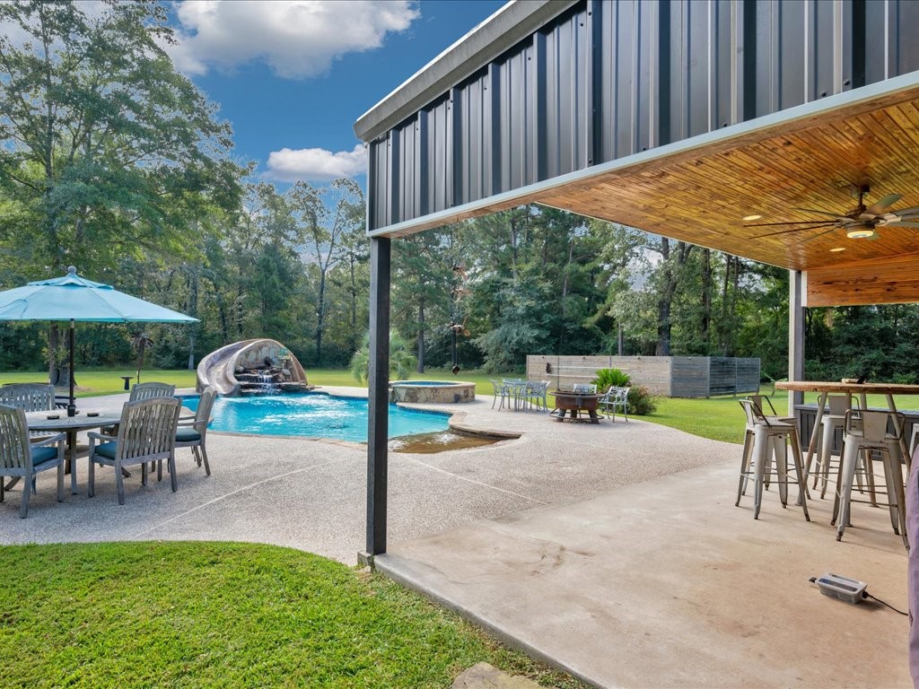 3335 Bethlehem Road Lufkin, TX 75904 - Photo 36 of 50 a view of a patio with a table and chairs