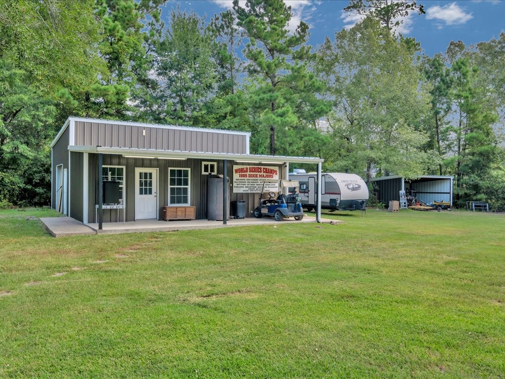 3335 Bethlehem Road Lufkin, TX 75904 - Photo 44 of 50 a front view of a house with a garden