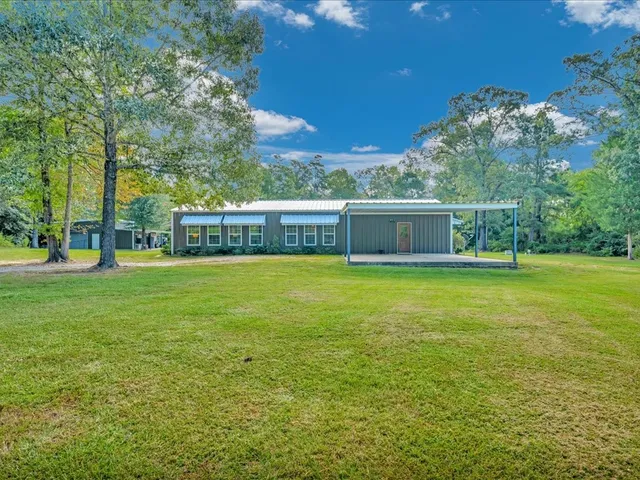 a view of a house with a yard