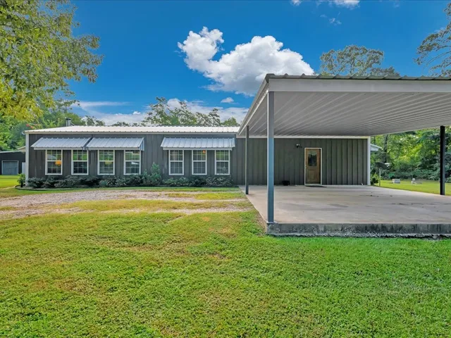 a view of a house with a backyard
