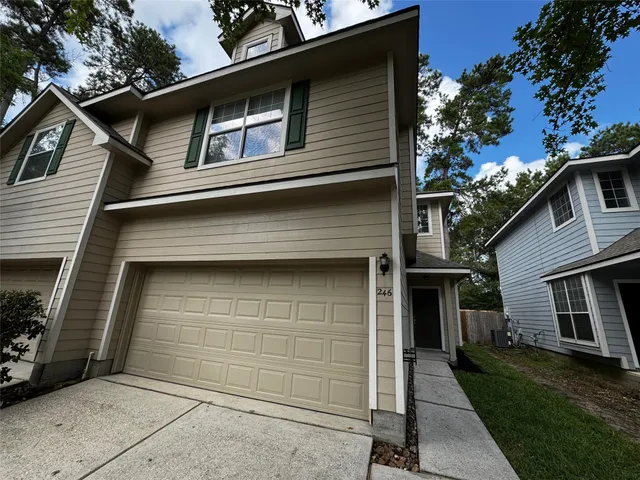 $1,900 | 246 West Stedhill Loop, The Woodlands, TX 77384