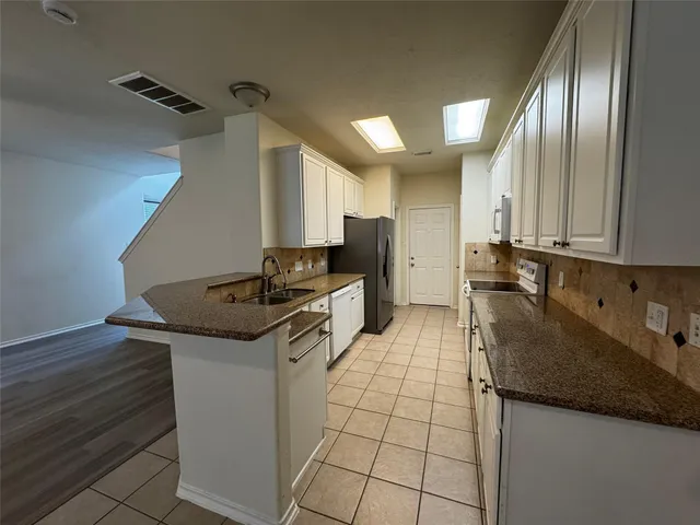 $1,900 | 246 West Stedhill Loop, The Woodlands, TX 77384