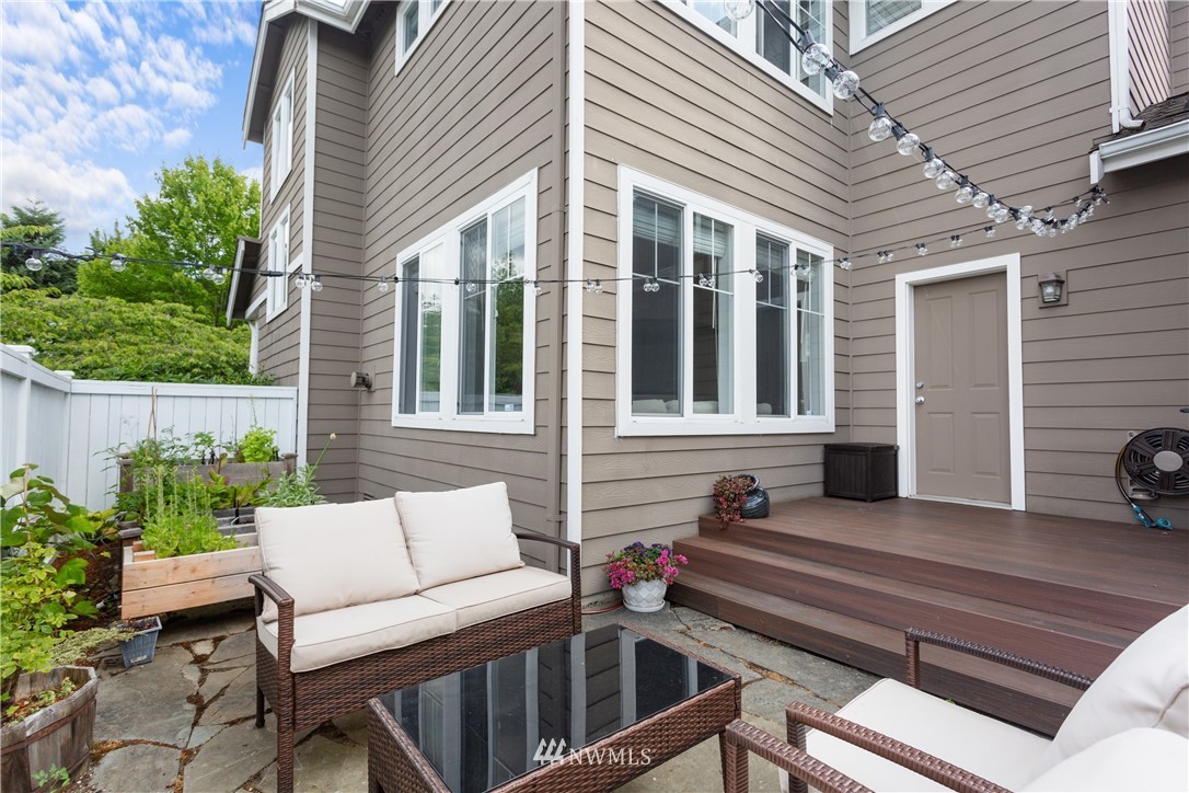 529 Chelan Place Northeast Renton, WA 98059 - Photo 17 of 20 a building outdoor space with patio furniture