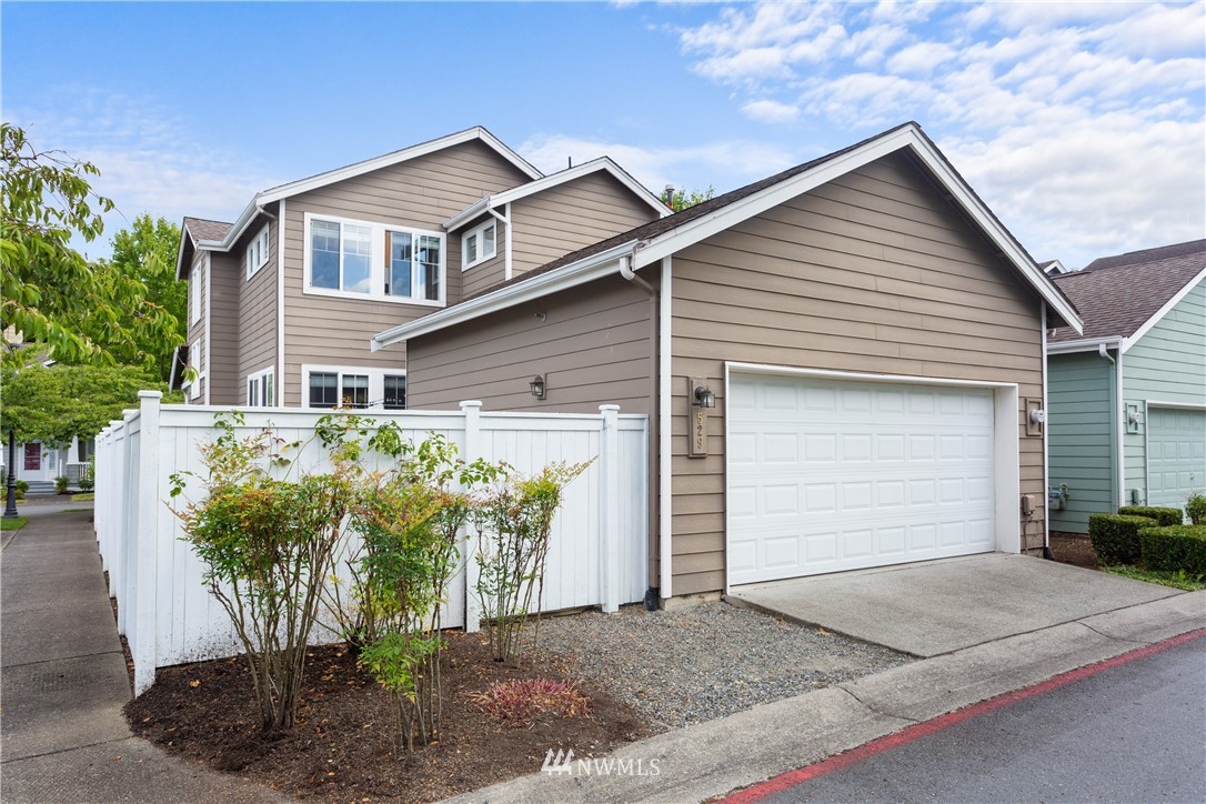 529 Chelan Place Northeast Renton, WA 98059 - Photo 18 of 20 a front view of a house with garden