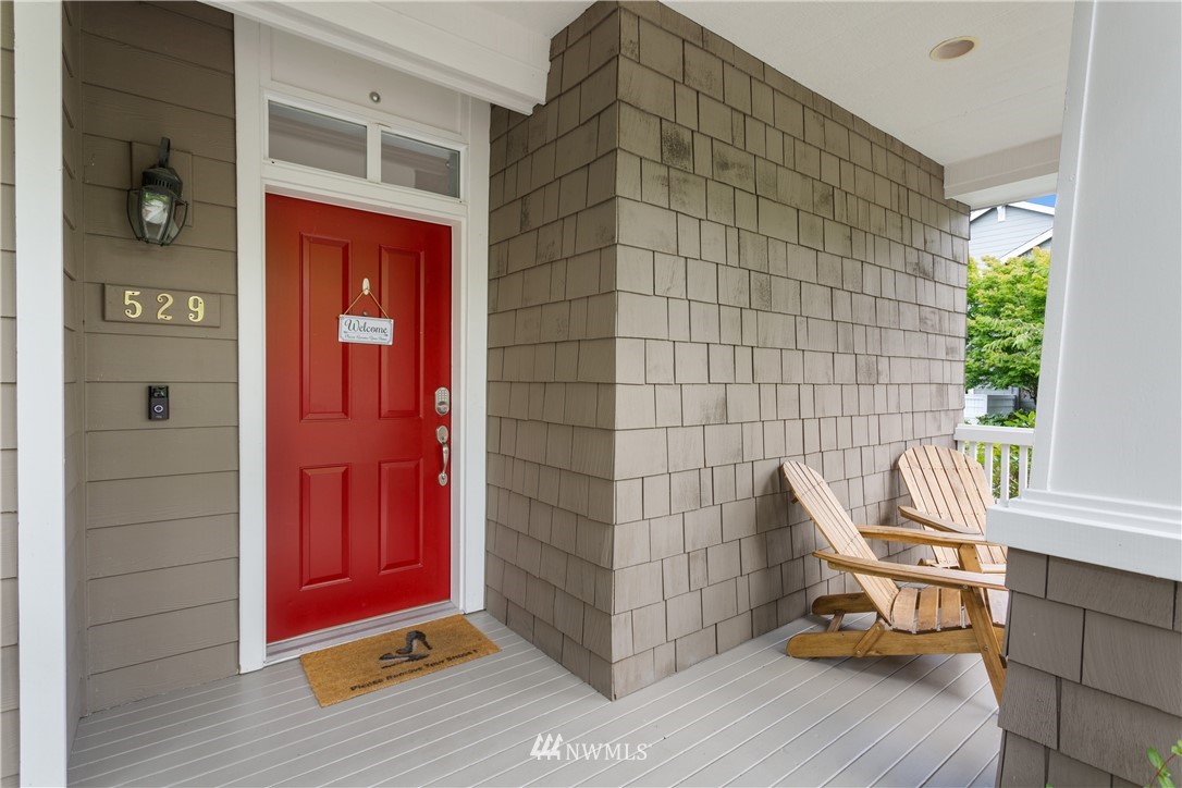 529 Chelan Place Northeast Renton, WA 98059 - Photo 3 of 20 a bench sitting in front of a building