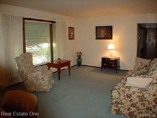 20034 Farmington Road Livonia, MI 48152 - Photo 5 of 25 spacious living room