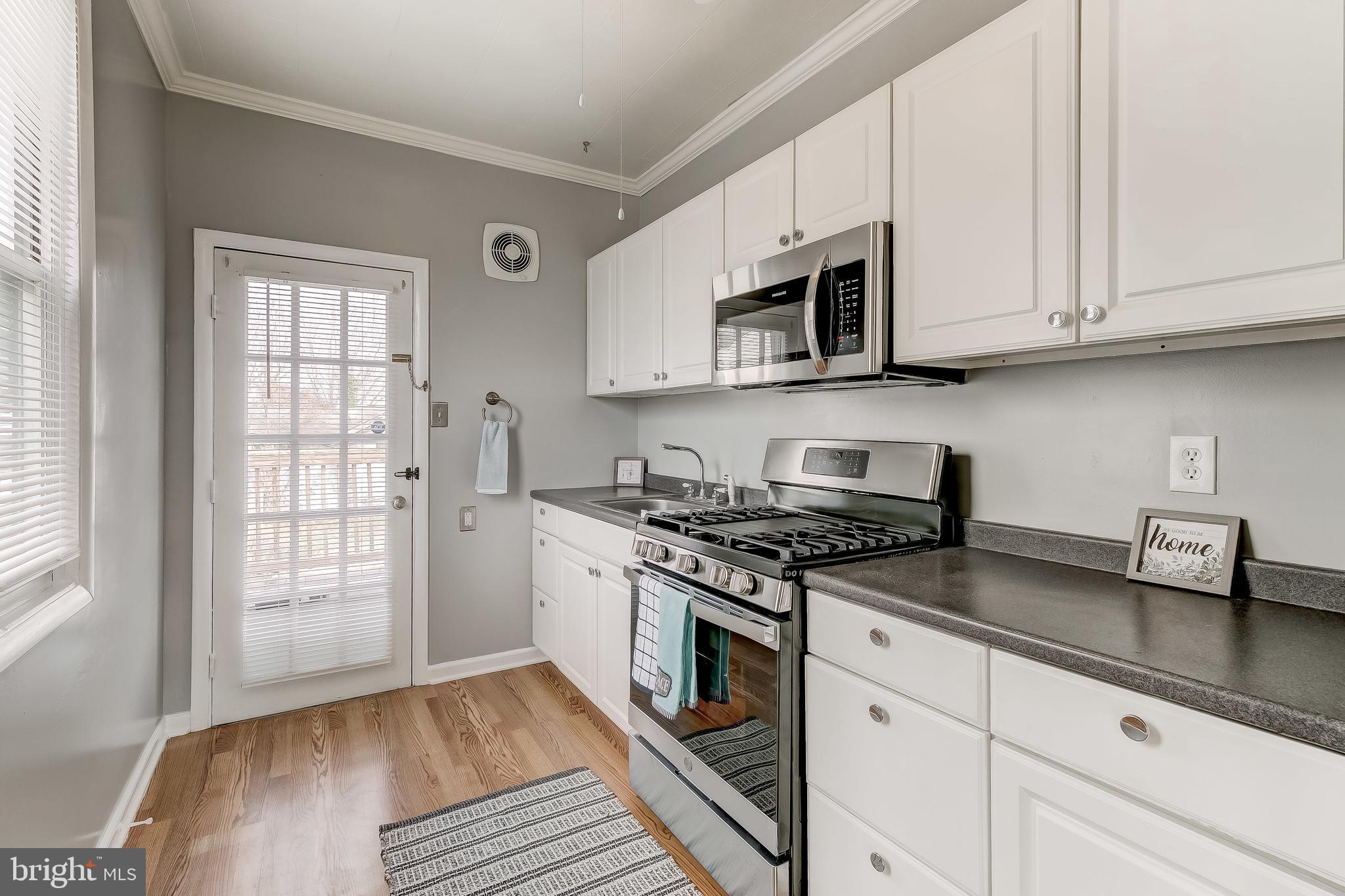 40 Hampton Road Linthicum, MD 21090 - Photo 17 of 44 Kitchen