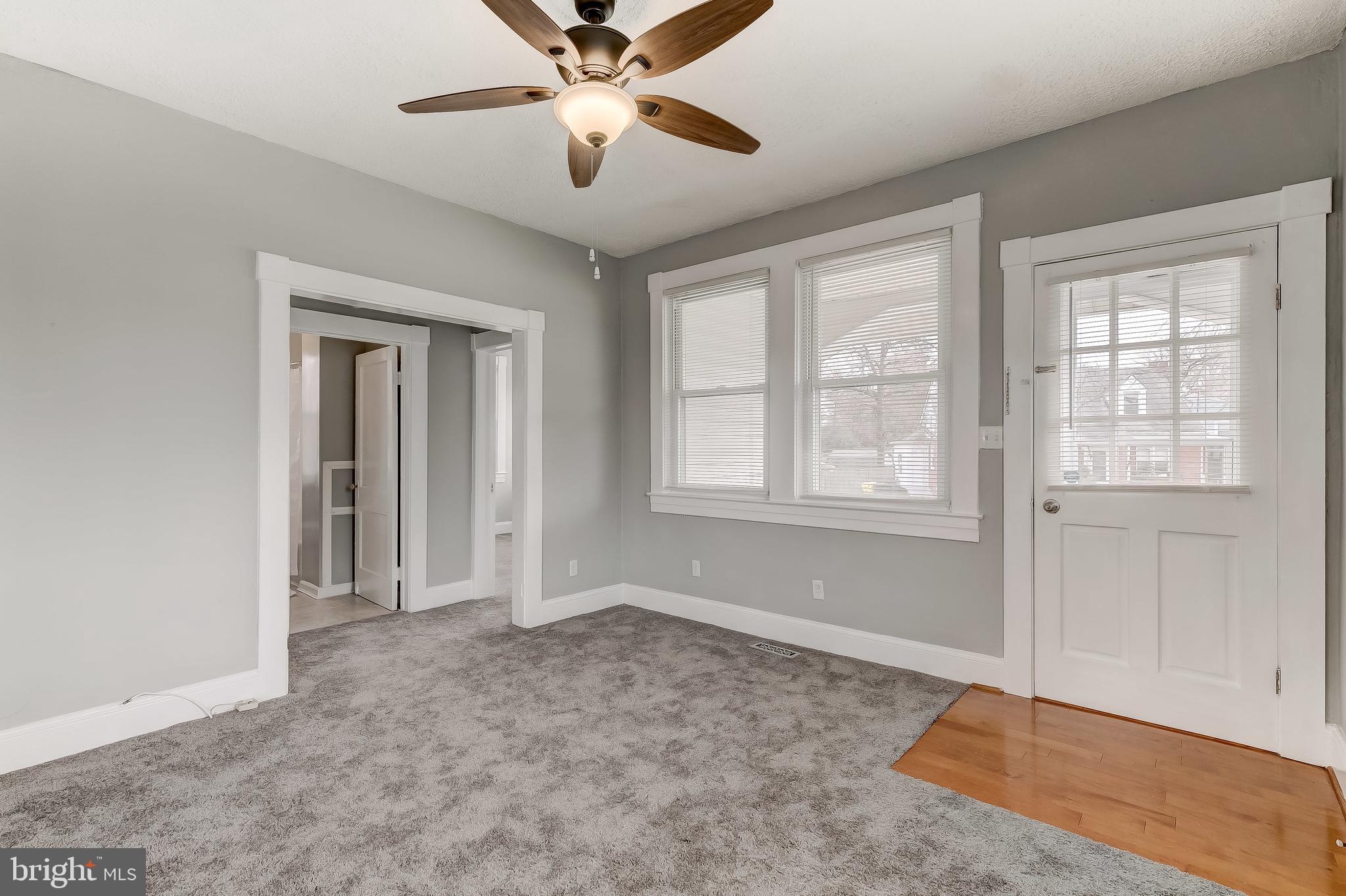 40 Hampton Road Linthicum, MD 21090 - Photo 8 of 44 Living Room