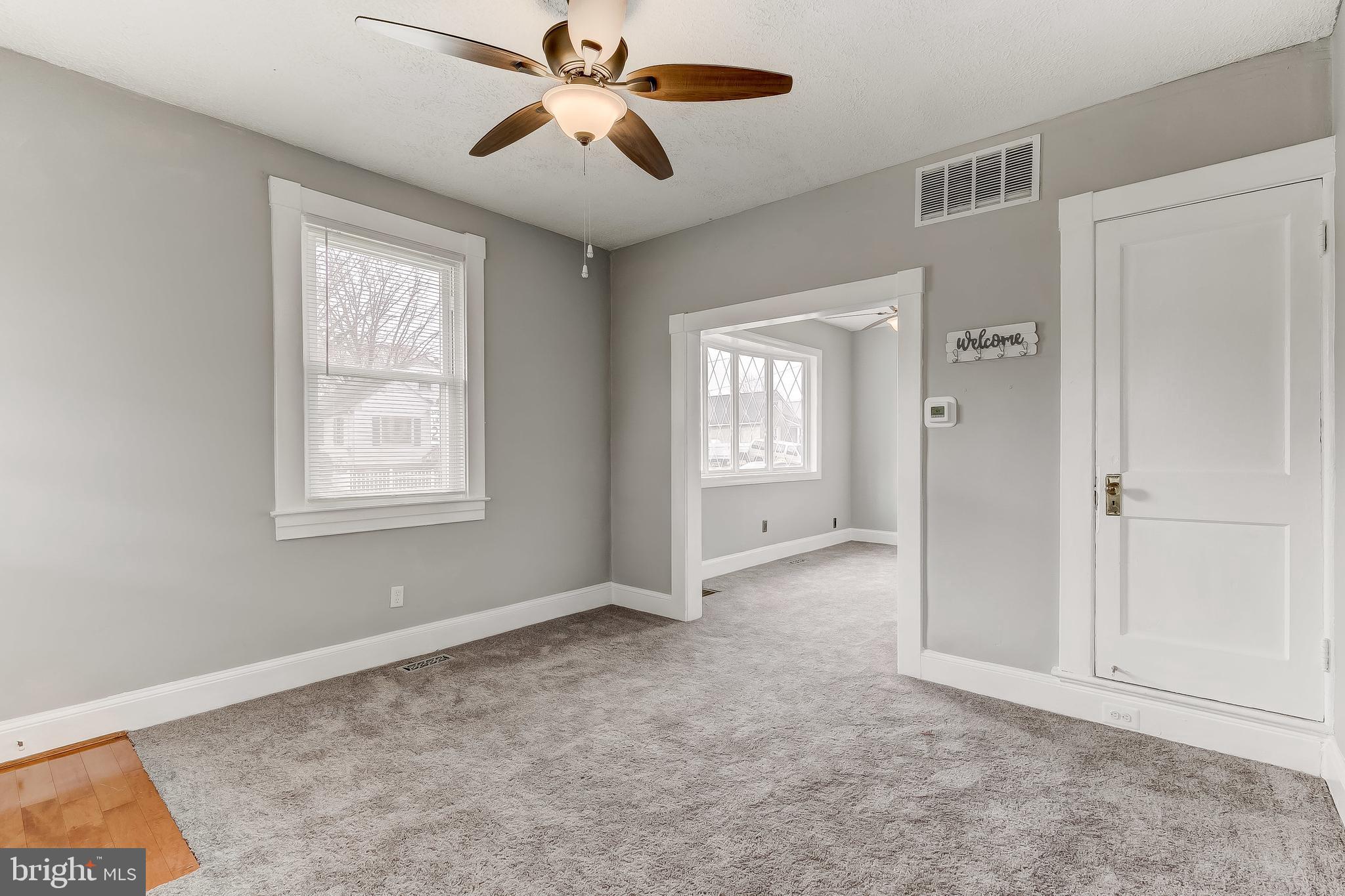 40 Hampton Road Linthicum, MD 21090 - Photo 9 of 44 Living Room