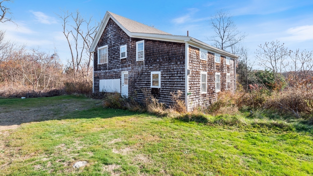 239 High Road Newbury, MA 01951 - Photo 3 of 42 a front view of a house with garden