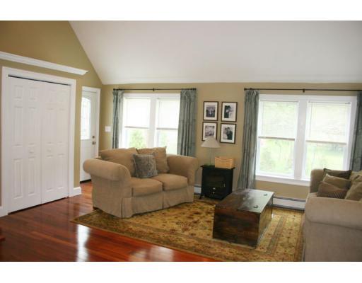 4 Crosby Road Reading, MA 01867 - Photo 5 of 12 Gallery Image 5