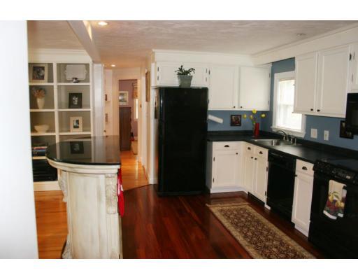 4 Crosby Road Reading, MA 01867 - Photo 6 of 12 Gallery Image 6