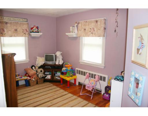 4 Crosby Road Reading, MA 01867 - Photo 8 of 12 Gallery Image 8