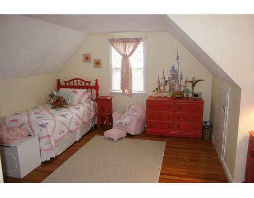 4 Crosby Road Reading, MA 01867 - Photo 9 of 12 Gallery Image 9